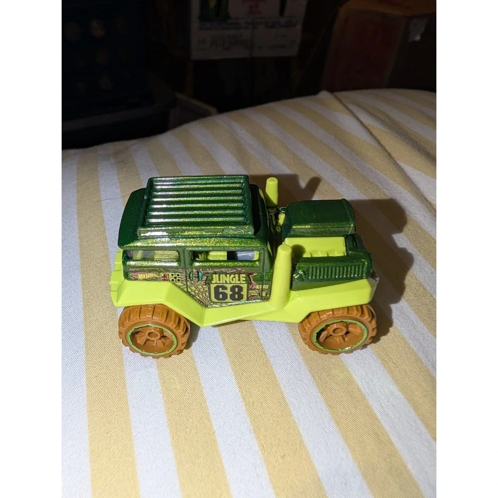 2012 Hot Wheels Jungle Rally BAD MUDDER 2 Green Diecast SUV 1:64 Scale